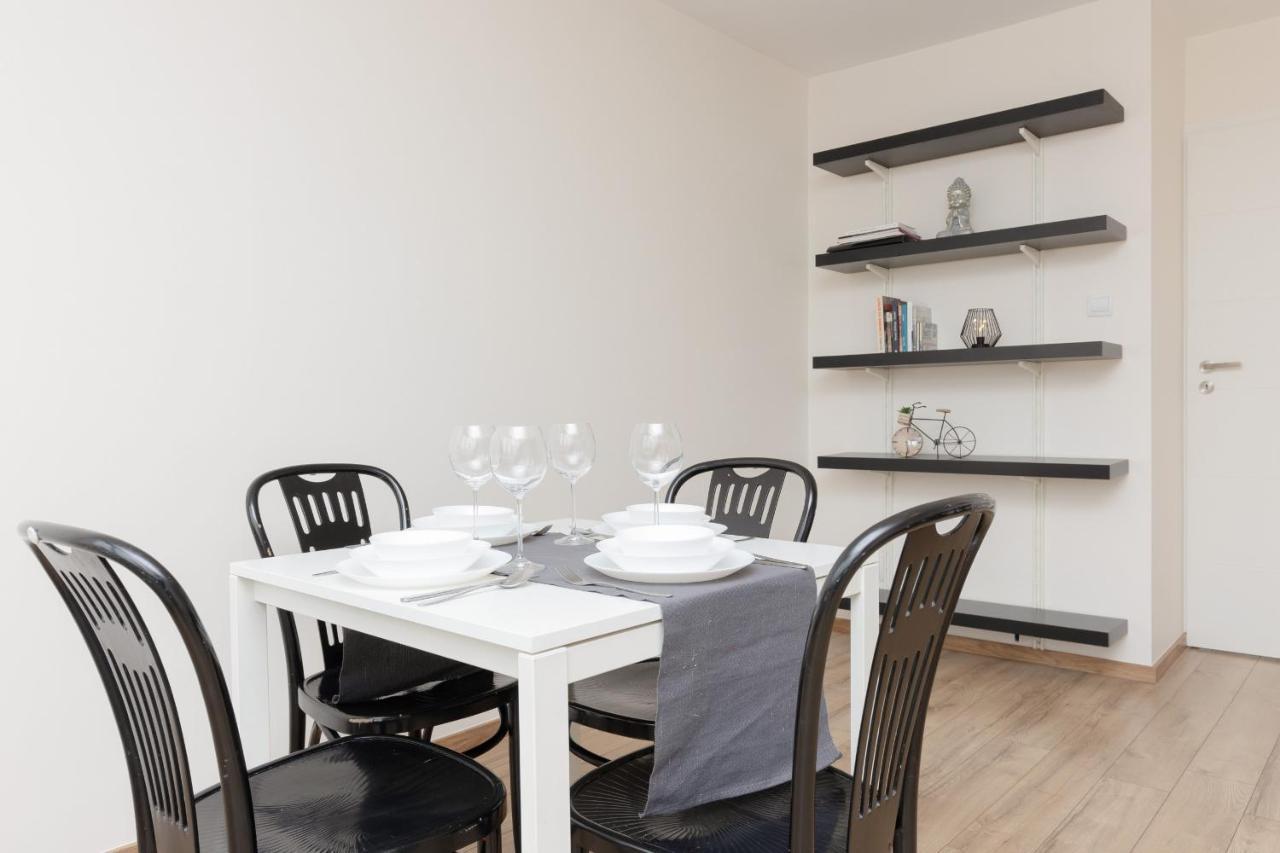 Old Town Spacious Apartment Bonifraterska By Renters Warsawa Bagian luar foto